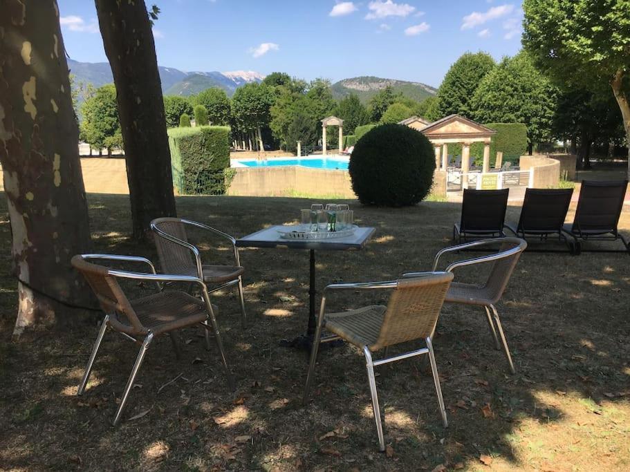 La Vue Est Belle Leilighet Montbrun-les-Bains Eksteriør bilde
