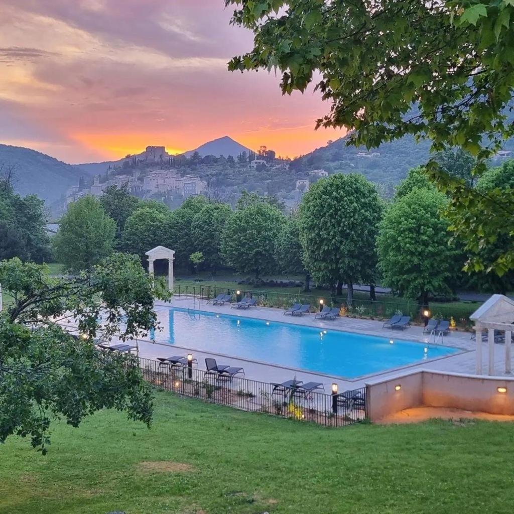La Vue Est Belle Leilighet Montbrun-les-Bains Eksteriør bilde